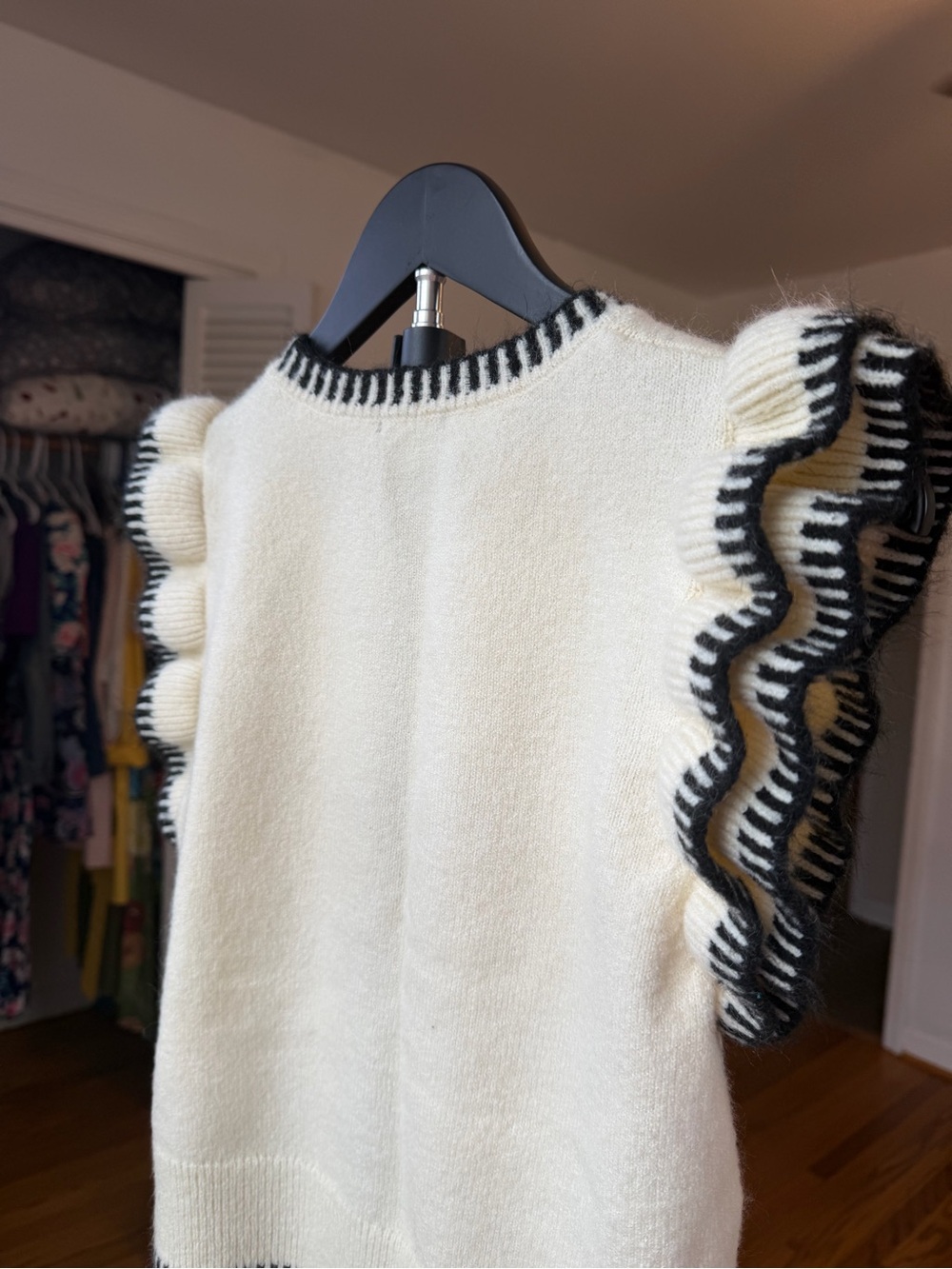 Lumiere Cream Sweater with Black Trim and Ruffled Sleeves Size M - Picture 6 of 6